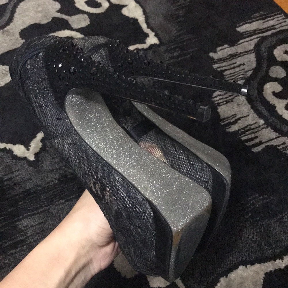 Bebe Pumps - Picture 5 of 7